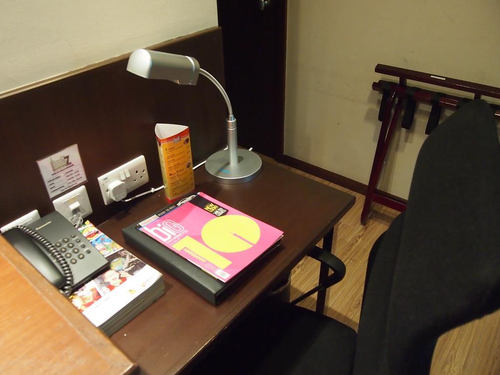 Roomz Hotel Seria Esterno foto