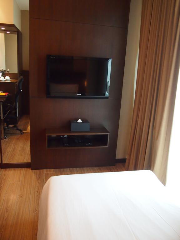 Roomz Hotel Seria Esterno foto