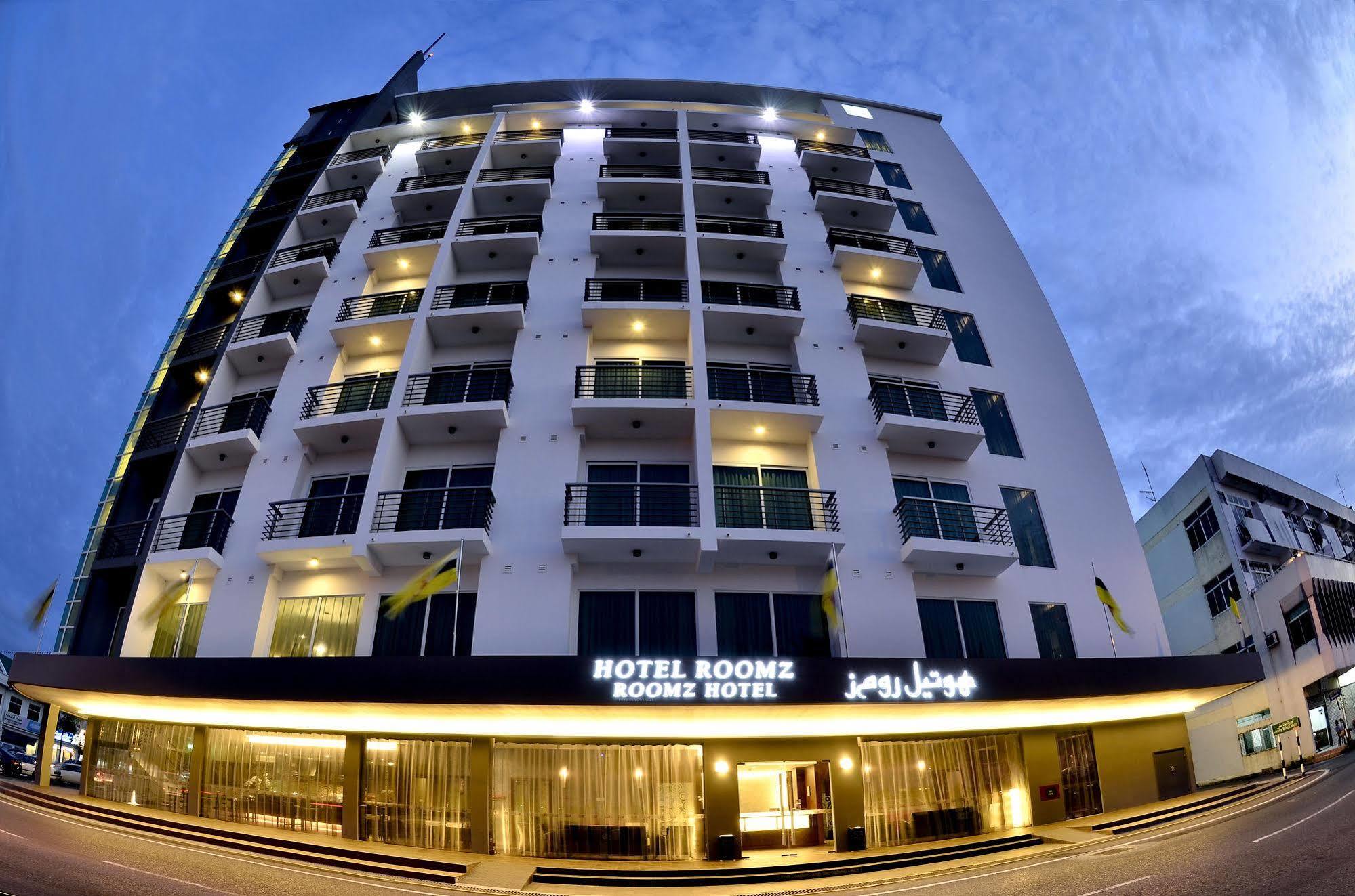 Roomz Hotel Seria Esterno foto