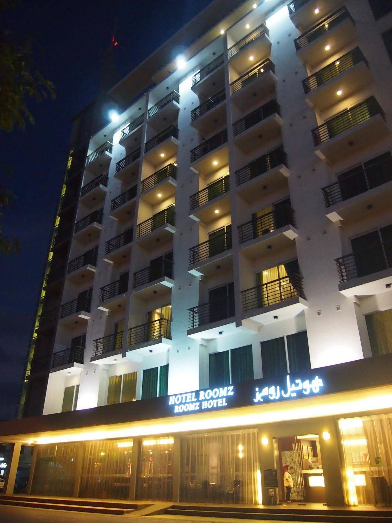 Roomz Hotel Seria Esterno foto