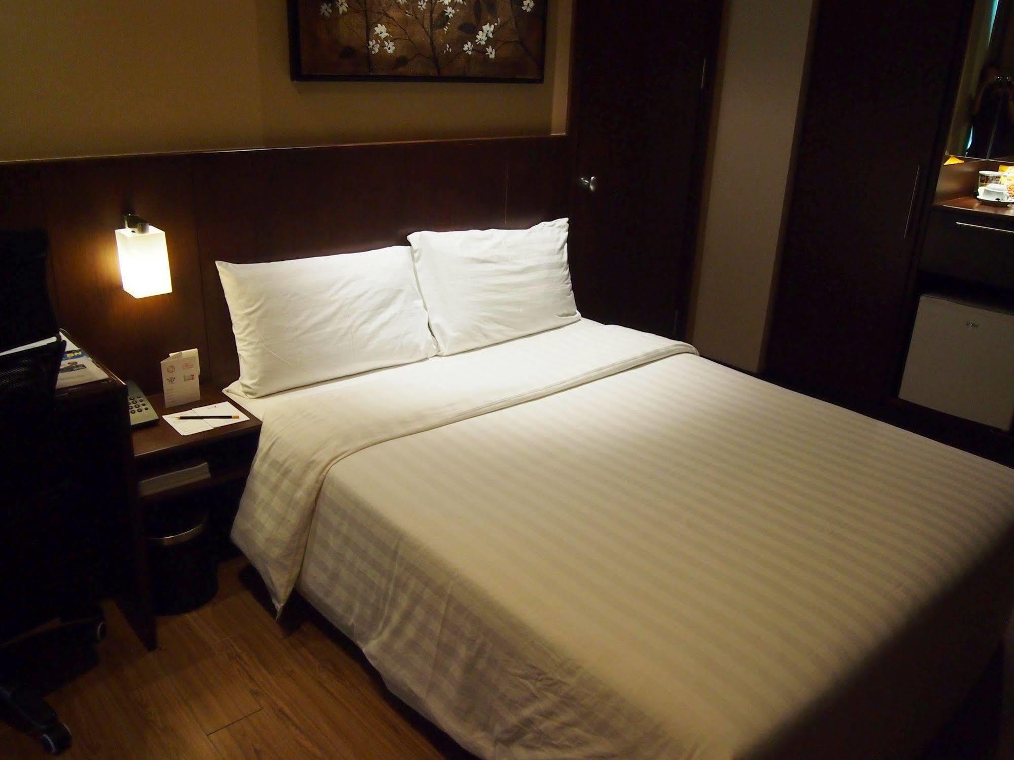 Roomz Hotel Seria Esterno foto